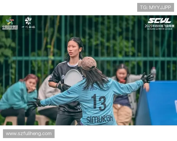 成都飞盘队在攀岩联赛中以77分高居积分榜首位